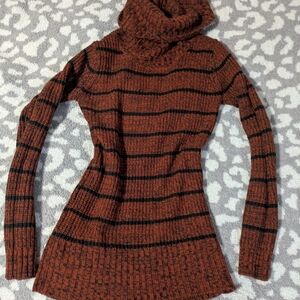 5/25$ Suzy Shier Rust and Black Turtleneck Sweater